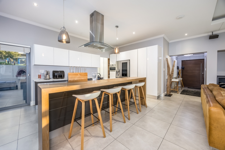 4 Bedroom Property for Sale in Graanendal Western Cape